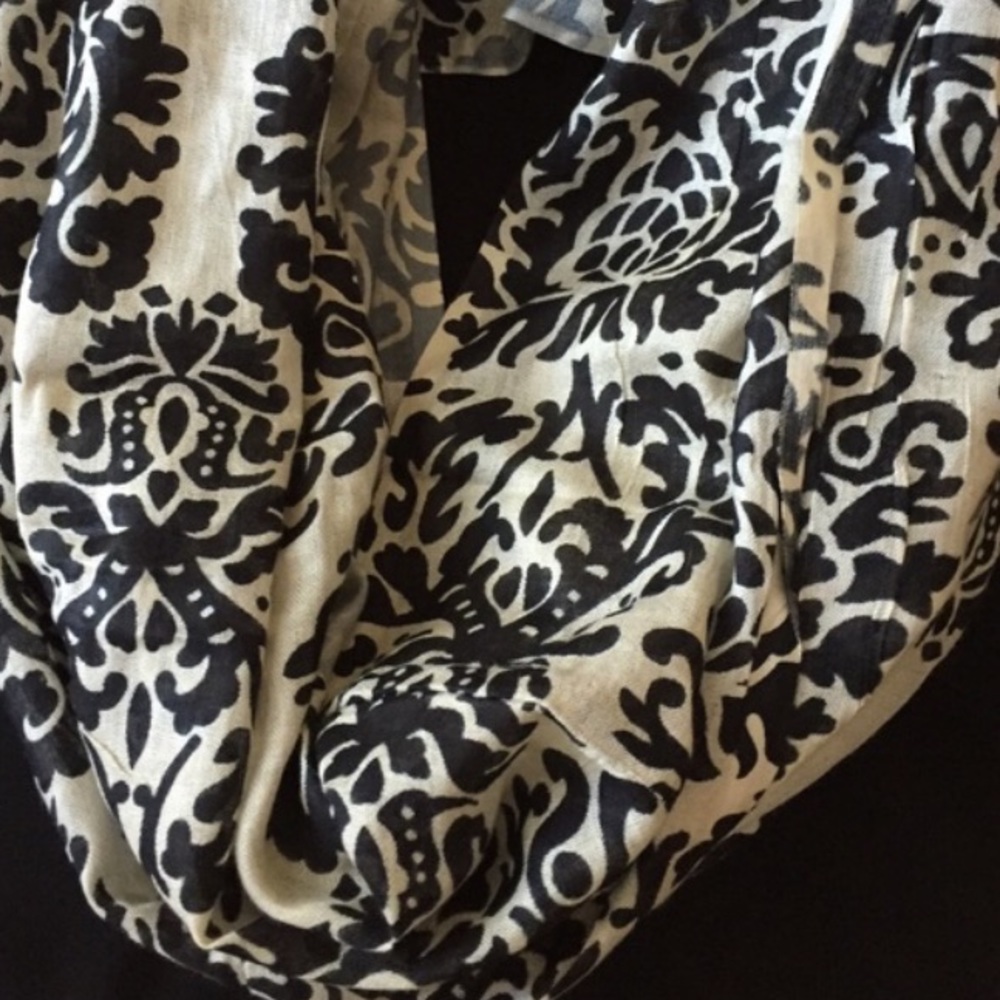 Infinity Scarf - Picture 3 of 4